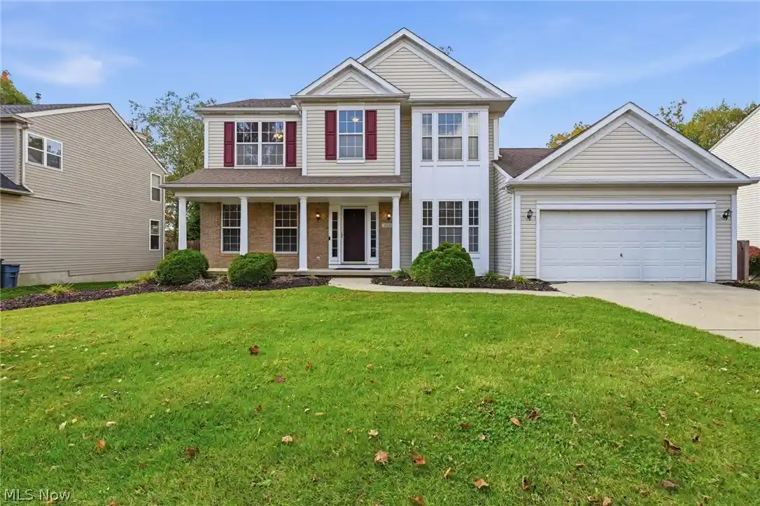 Single family home for sale at 828 Theora Dr, Brunswick, OH 44212 | MLS# 5256125