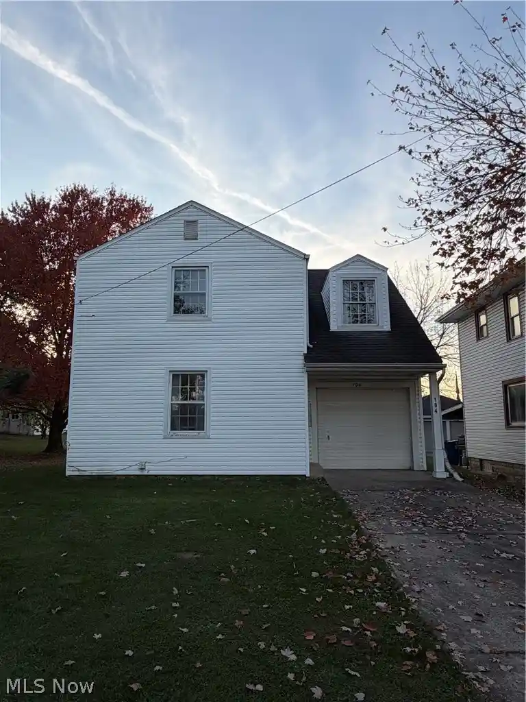Single family home for sale at 104 Stewart St, Hubbard, OH 44425 | MLS# 5256277
