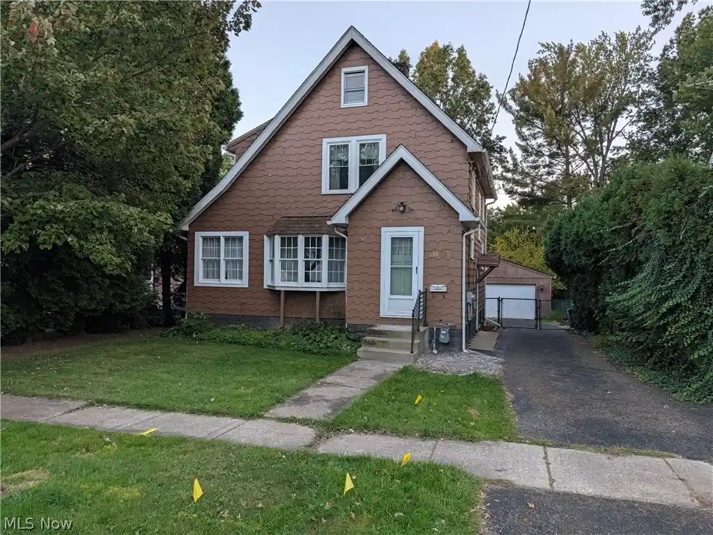 Photo 1 of Single family home for sale at 730 E Spruce Ave, Ravenna, OH 44266 | MLS# 5253337 | Listing updated on 2026-10-28