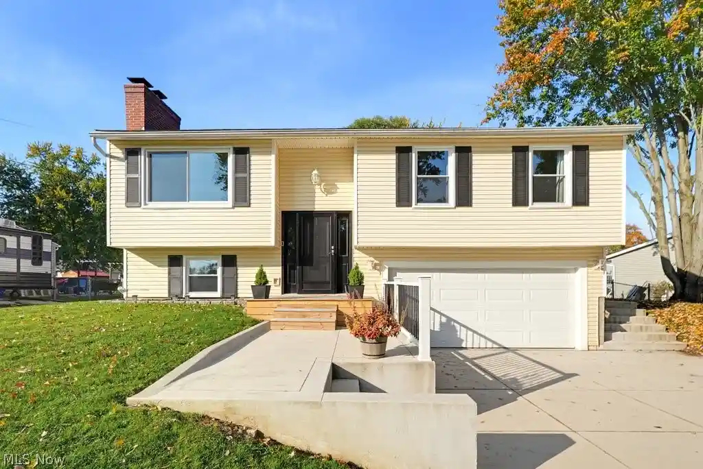 Single family home for sale at 1545 Whitehall Dr, Mogadore, OH 44260 | MLS# 5255966