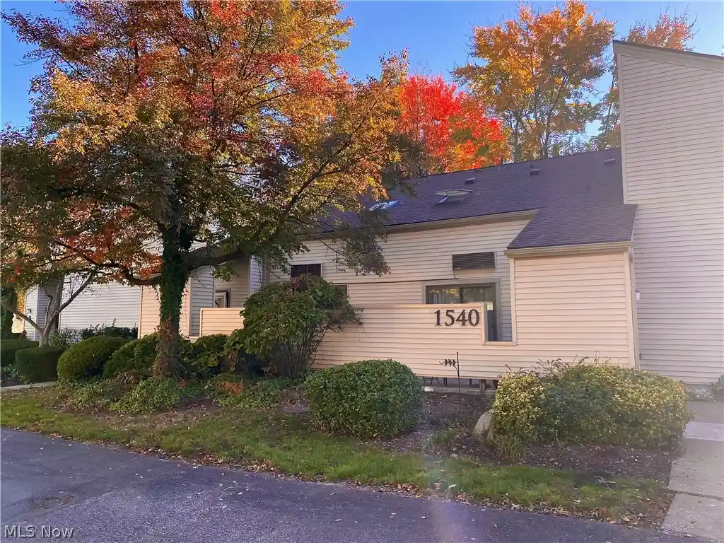 Photo 1 of Condo for sale at 1540 Cedarwood Dr #I, Westlake, OH 44145 | MLS# 5256356 | Listing updated on 2026-10-28