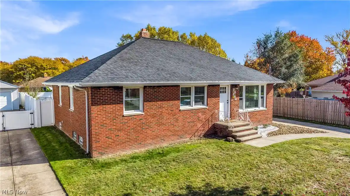 Single family home for sale at 6531 Mariana Dr, Cleveland, OH 44130 | MLS# 5256555
