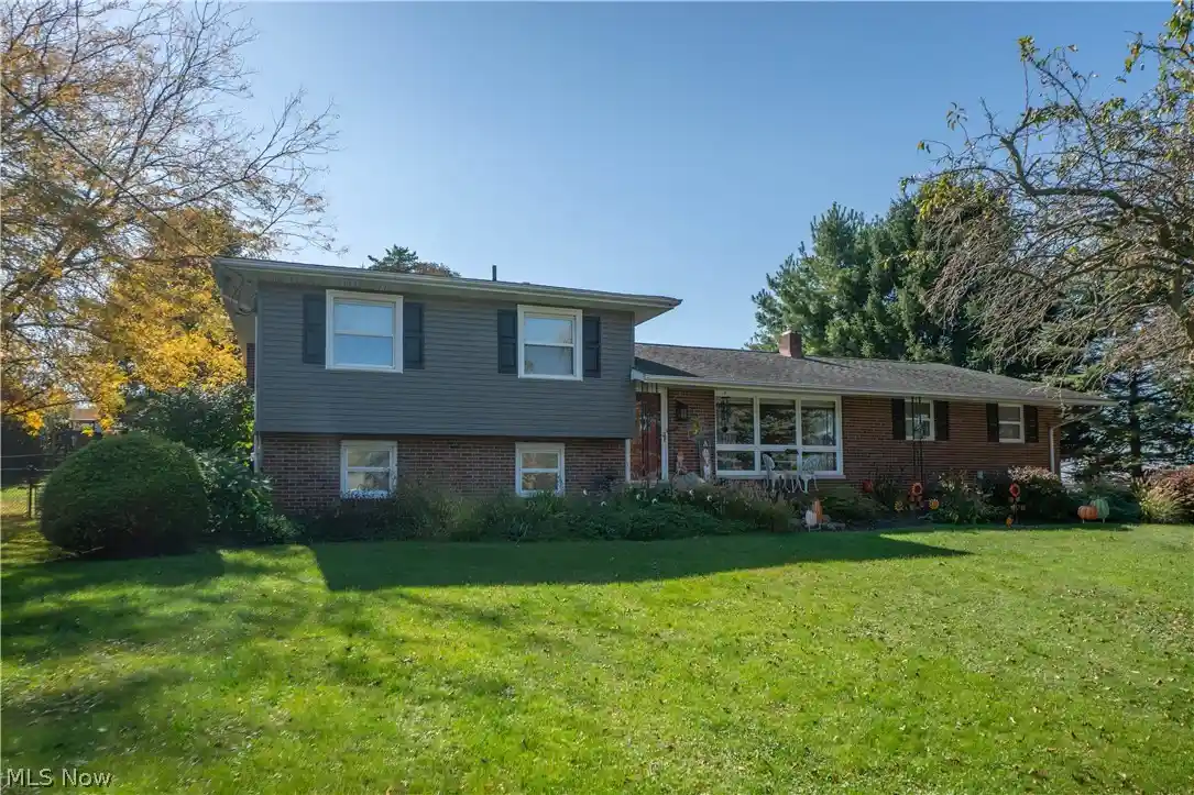 Photo 1 of Single family home for sale at 5522 Grove St, Louisville, OH 44641 | MLS# 5256358 | Listing updated on 2026-10-28