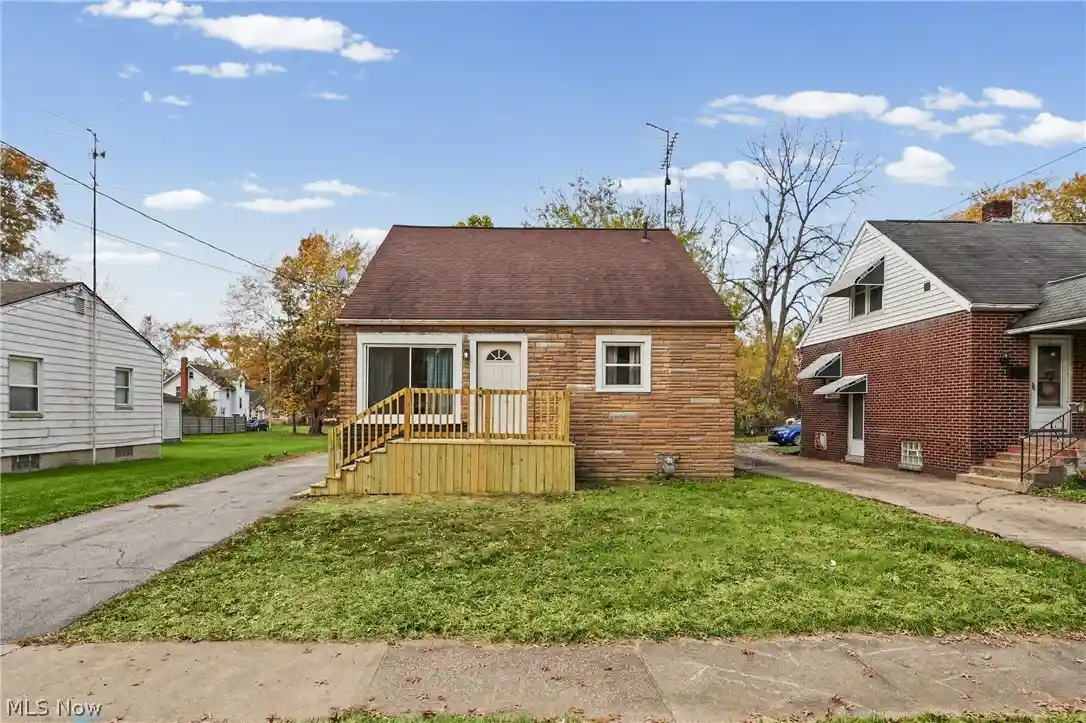 Single family home for sale at 1548 Oak Knoll Ave SE, Warren, OH 44484 | MLS# 5256668