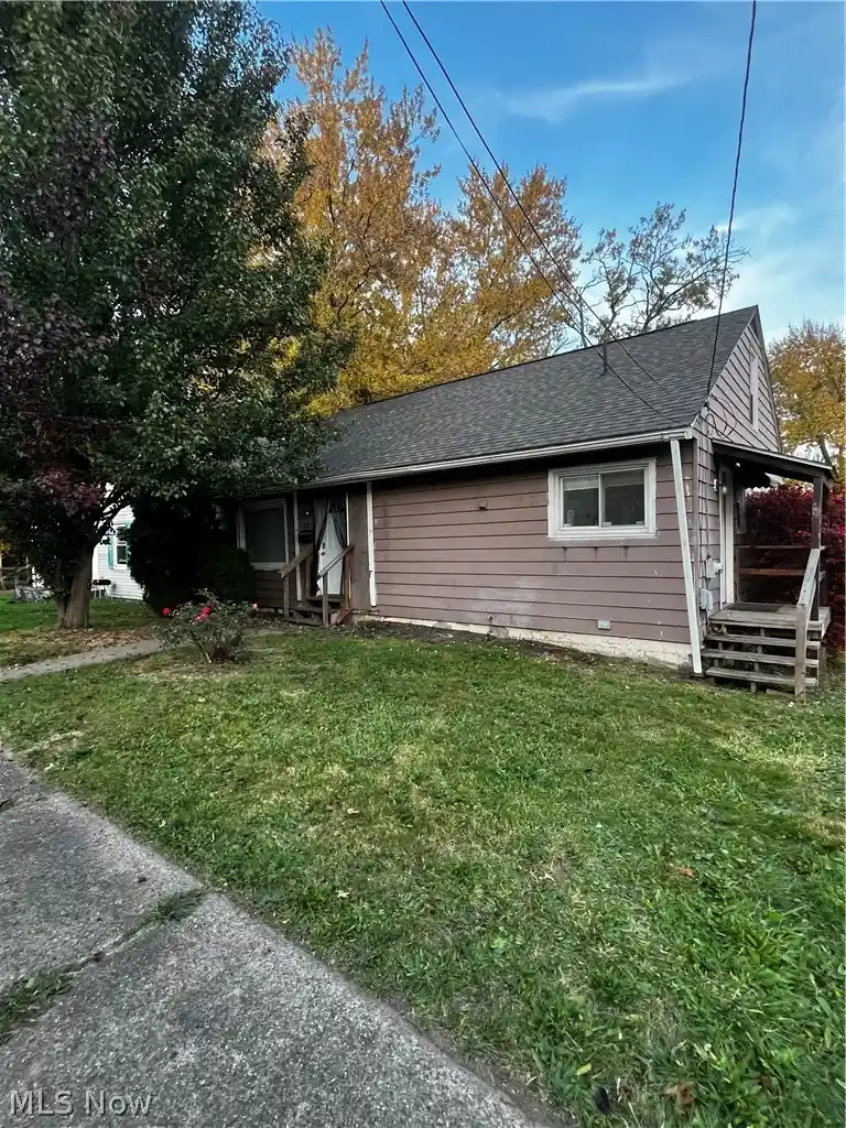 Photo 1 of Single family home for sale at 1722 Saint Elmo Ave Ne, Canton, OH 44705 | MLS# 5256143 | Listing updated on 2026-10-28