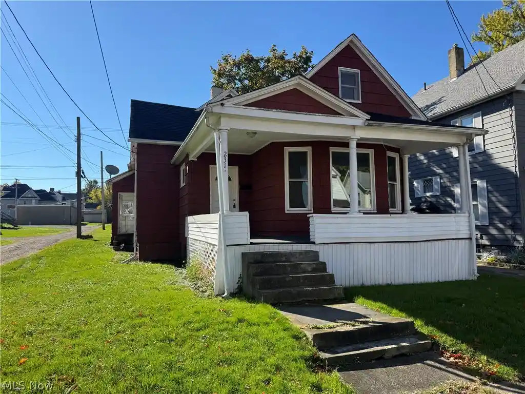 Single family home for sale at 231 Rosenberry St, Alliance, OH 44601 | MLS# 5256743
