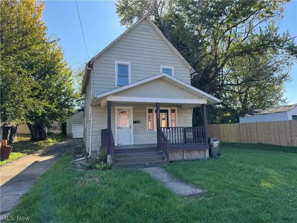 Single family home for sale at 228 W Oxford St, Alliance, OH 44601 | MLS# 5256797