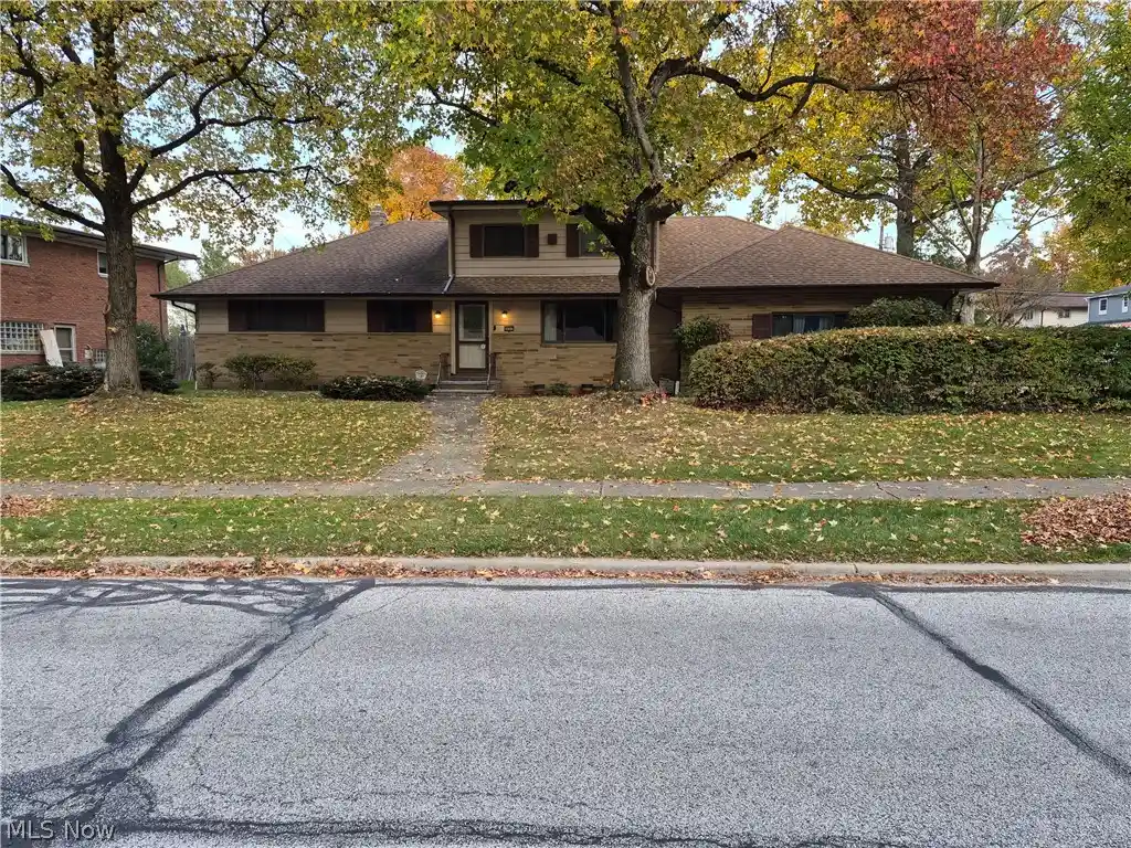 Photo 1 of Single family home for sale at 6697 Greenbriar Dr, Cleveland, OH 44130 | MLS# 5254557 | Listing updated on 2026-10-29