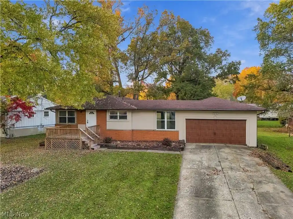 Single family home for sale at 7597 Venice Hts Dr NE, Warren, OH 44484 | MLS# 5256647