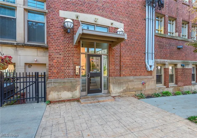 Listing Photo 2 - Condo for sale in building located at 3200 Franklin Blvd, Cleveland, OH 44113 - Unit #3A