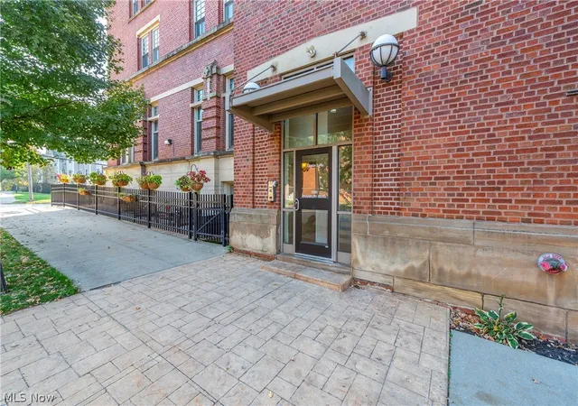 Listing Photo 1 - Condo for sale in building located at 3200 Franklin Blvd, Cleveland, OH 44113 - Unit #3A