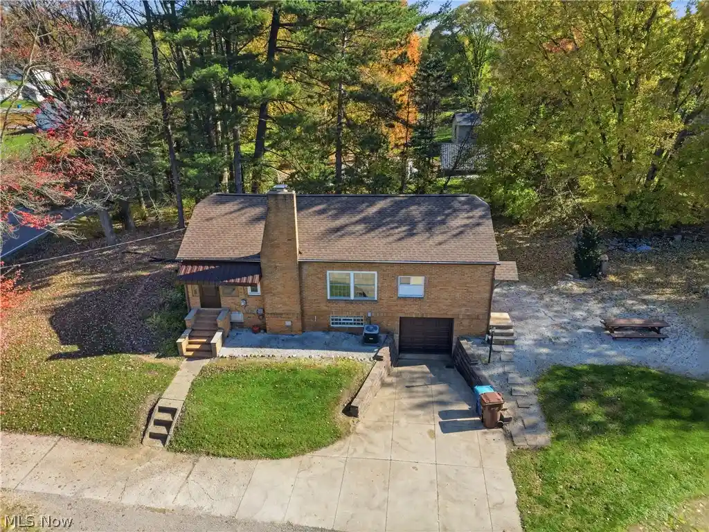 Photo 1 of Single family home for sale at 930 W Comet Rd, New Franklin, OH 44216 | MLS# 5256917 | Listing updated on 2026-10-29
