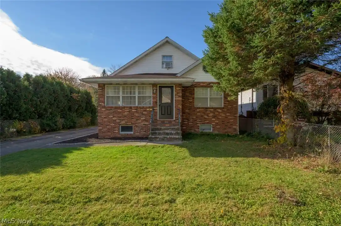 Photo 1 of Single family home for sale at 10 E Franklin St, Newton Falls, OH 44444 | MLS# 5256880 | Listing updated on 2026-10-29