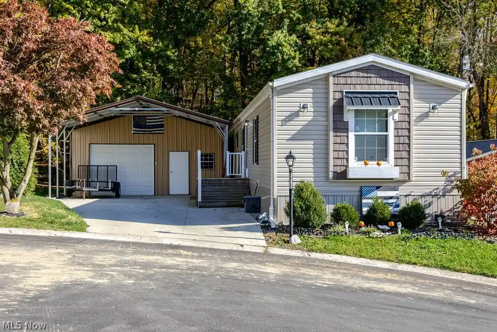 Photo 1 of Single family home for sale at 2212 Kingsbury Dr Sw, Canton, OH 44706 | MLS# 5256528 | Listing updated on 2026-10-29
