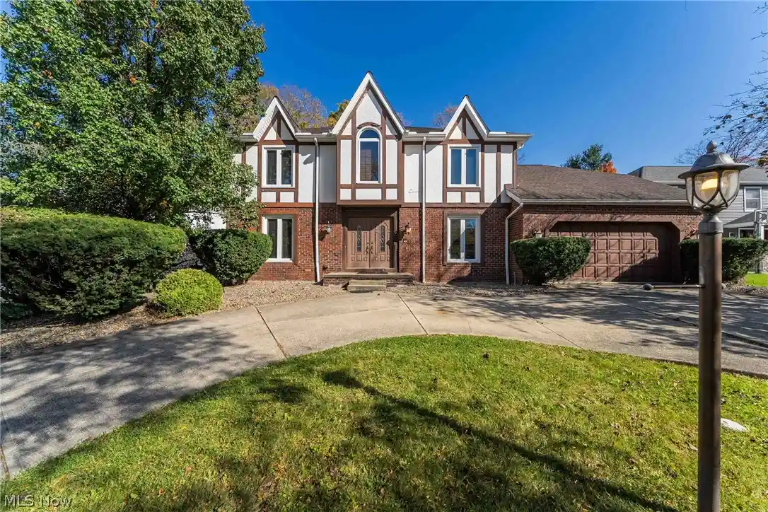 Photo 1 of Single family home for sale at 18903 Heritage Trl, Strongsville, OH 44136 | MLS# 5256337 | Listing updated on 2026-10-29