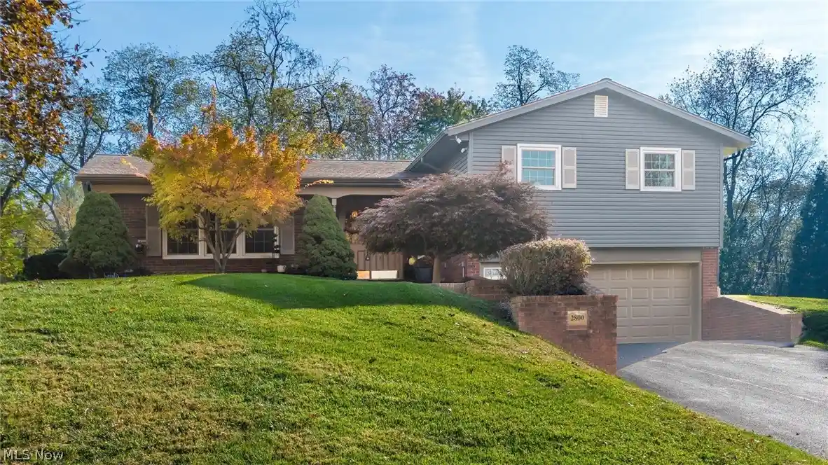 Single family home for sale at 2800 W Ray Dr, Zanesville, OH 43701 | MLS# 5256030
