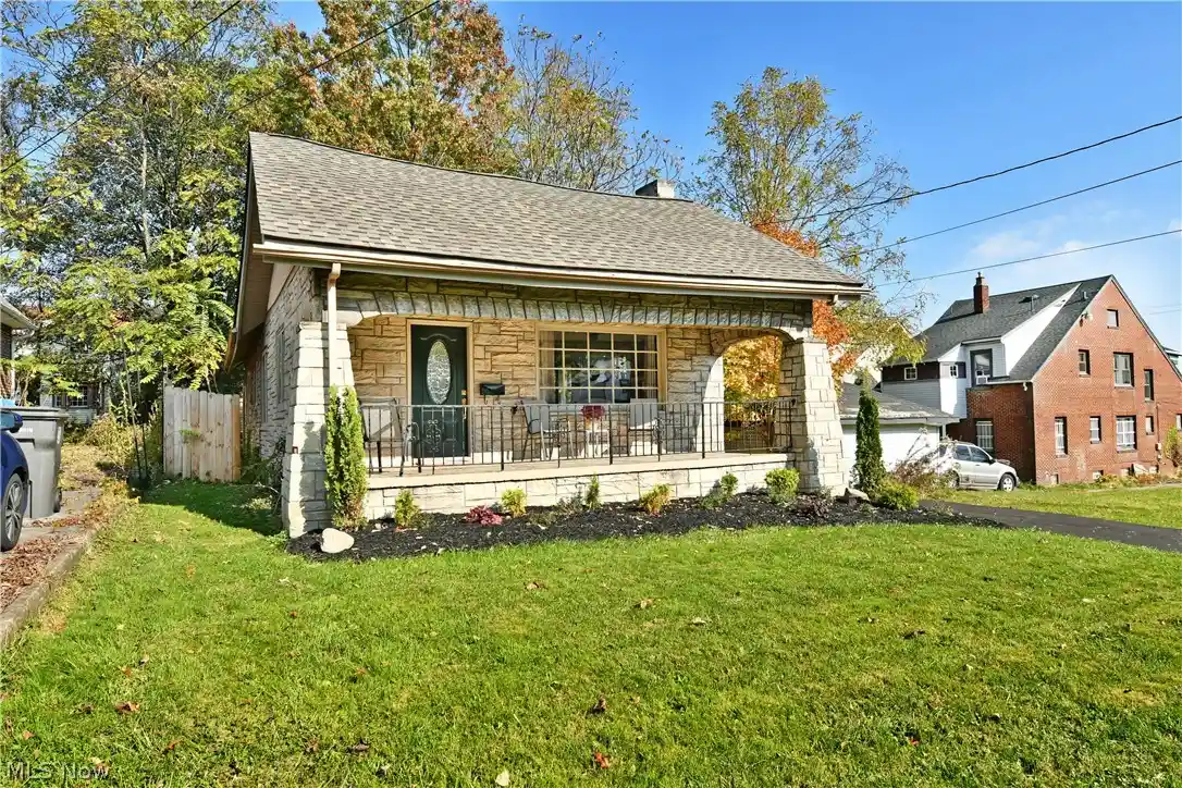 Photo 1 of Single family home for sale at 214 W Dennick Ave, Youngstown, OH 44504 | MLS# 5256938 | Listing updated on 2026-10-29