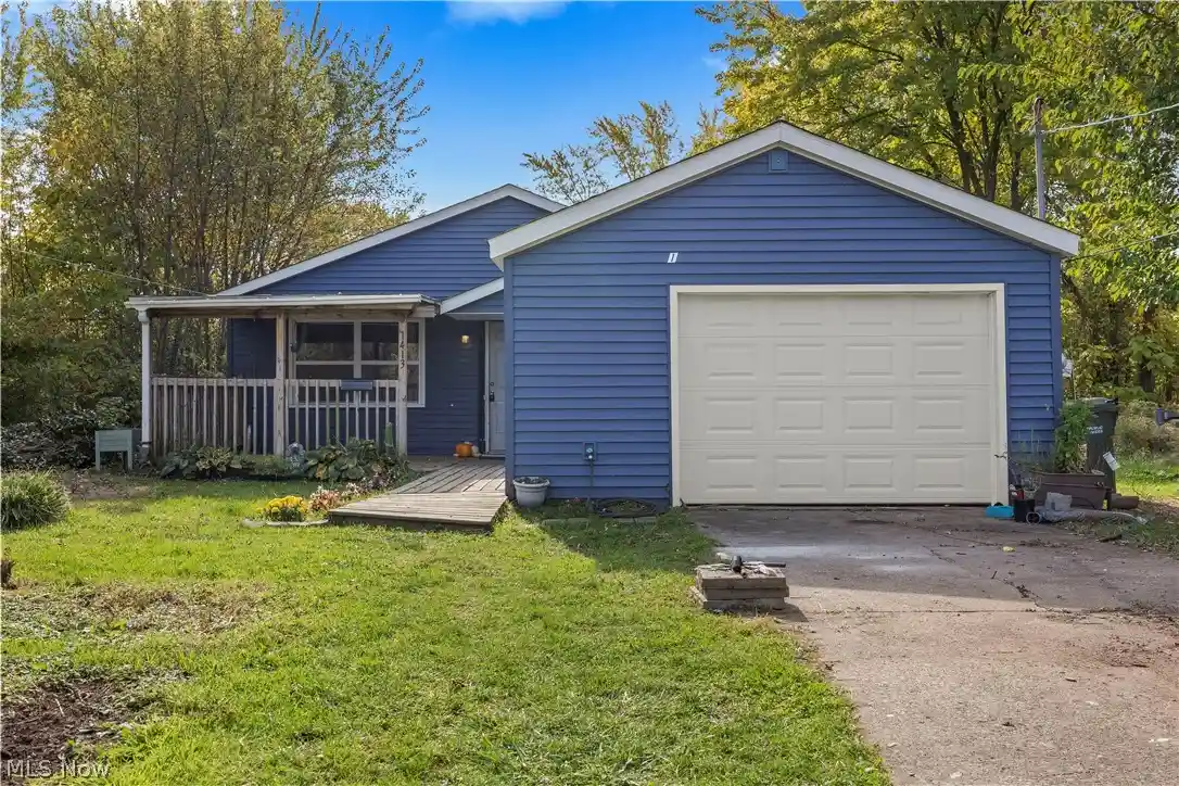 Single family home for sale at 1413 W 19th Street, Lorain, OH 44052 | MLS# 5256362