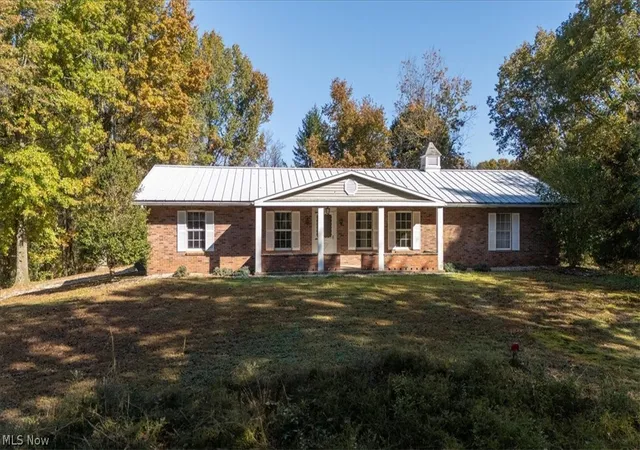 Photo 1 of Single family home for sale at 105 Windsor Dr, Mineral Wells, WV 26150 | MLS# 5256987 | Listing updated on 2026-10-30