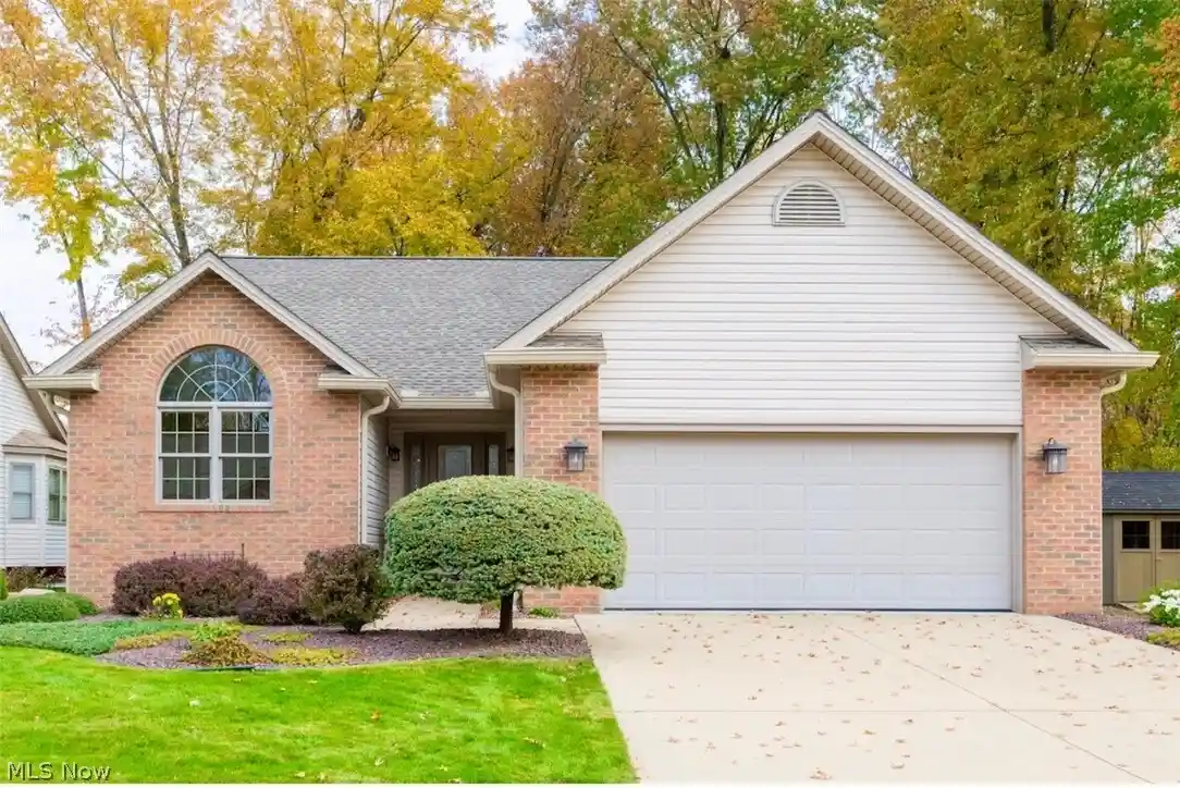 Single family home for sale at 222 Lucretia Ln, Columbiana, OH 44408 | MLS# 5256170