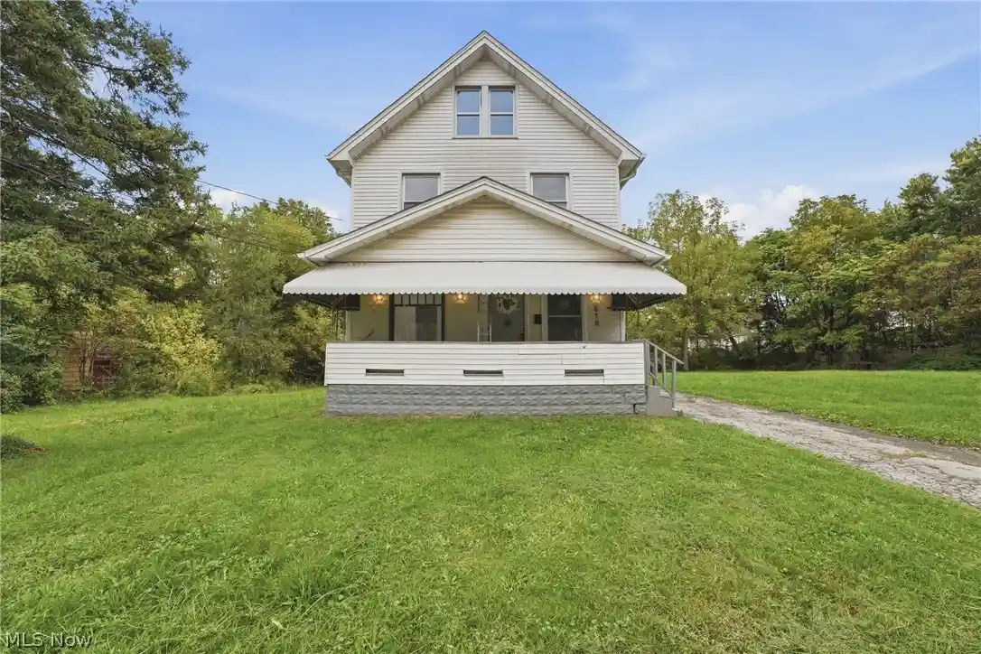 Single family home for sale at 610 Mabel St, Youngstown, OH 44502 | MLS# 5256460