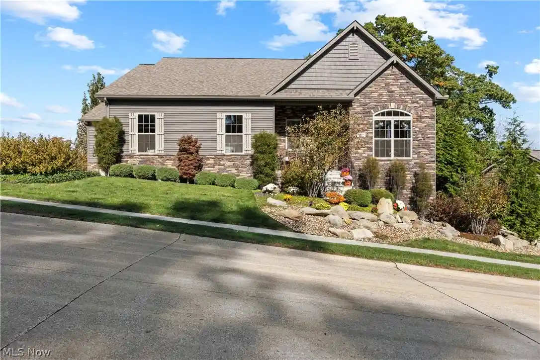 Single family home for sale at 802 Shadow Crk Trl, Amherst, OH 44001 | MLS# 5255194