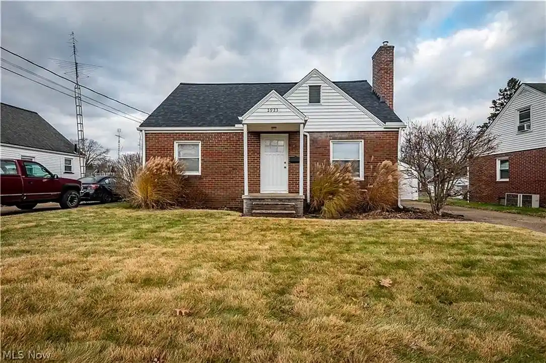 Photo 1 of Single family home for sale at 2923 Helen Pl Nw, Canton, OH 44708 | MLS# 5257117 | Listing updated on 2026-10-29