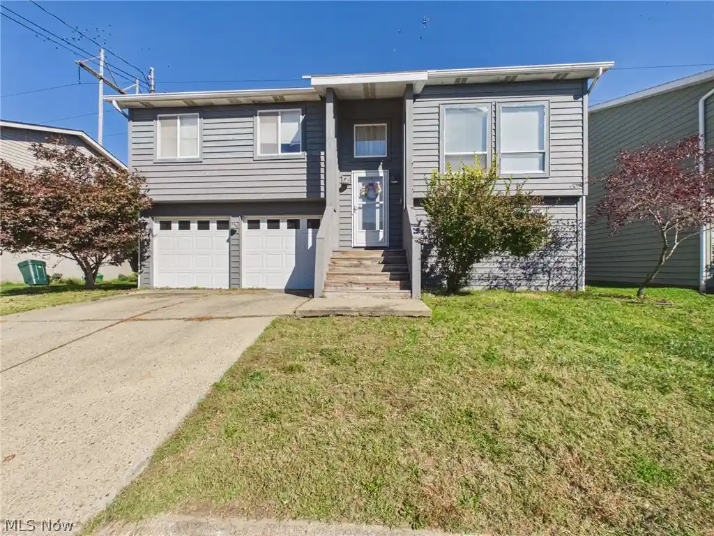 Single family home for sale at 913 20th Street, Vienna, WV 26105 | MLS# 5256725