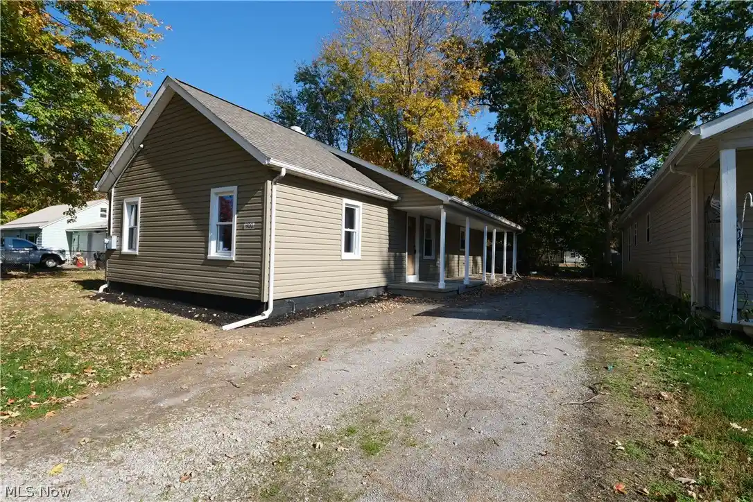 Single family home for sale at 900 Bellvue Dr, Painesville, OH 44077 | MLS# 5257082