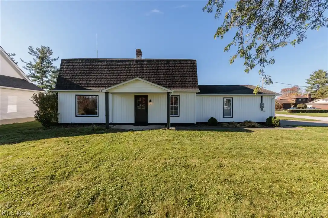 Single family home for sale at 5009 Spaulding Ct, Lorain, OH 44053 | MLS# 5256390