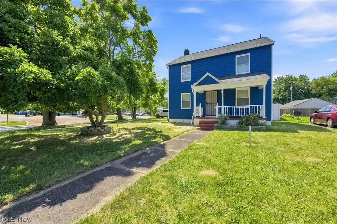 Single family home for sale at 418 Missouri Ave, Lorain, OH 44052 | MLS# 5257131