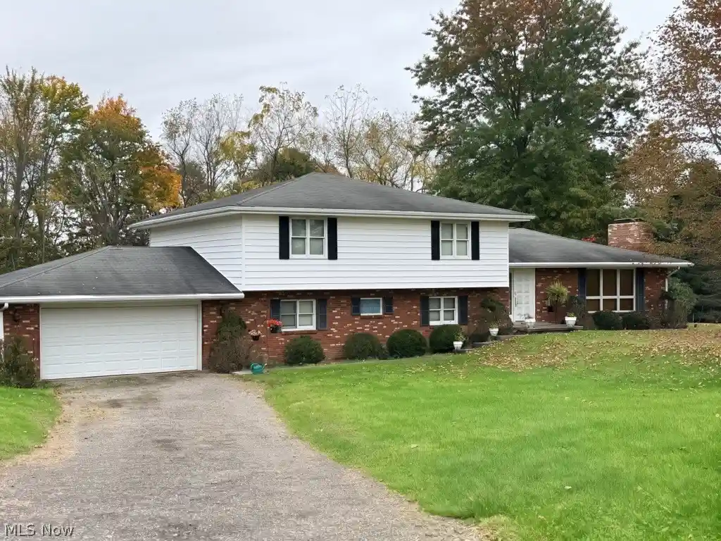 Photo 1 of Single family home for sale at 495 Gaston Rd, Weirton, WV 26062 | MLS# 5253101 | Listing updated on 2026-10-29