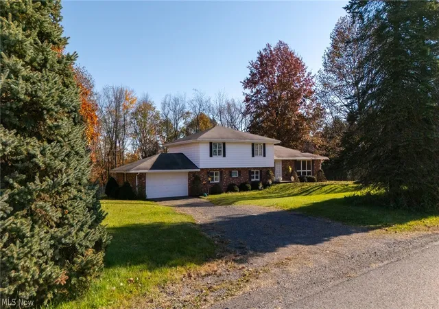 Photo 1 of Single family home for sale at 495 Gaston Rd, Weirton, WV 26062 | MLS# 5253101 | Listing updated on 2026-10-30