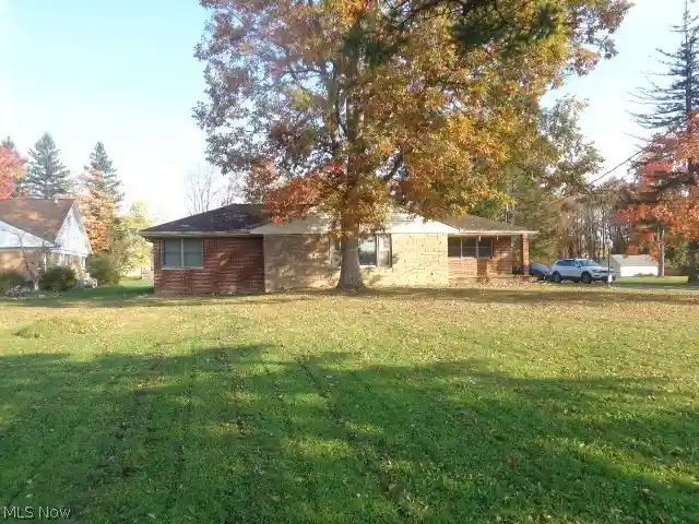 Photo 1 of Single family home for sale at 4121 Harris Rd, Broadview Heights, OH 44147 | MLS# 5256463 | Listing updated on 2026-10-29