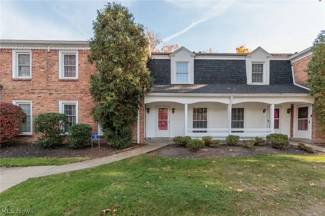 Condo for sale at 10 Trenton Sq #T-23, Cleveland, OH 44143 | MLS# 5256306
