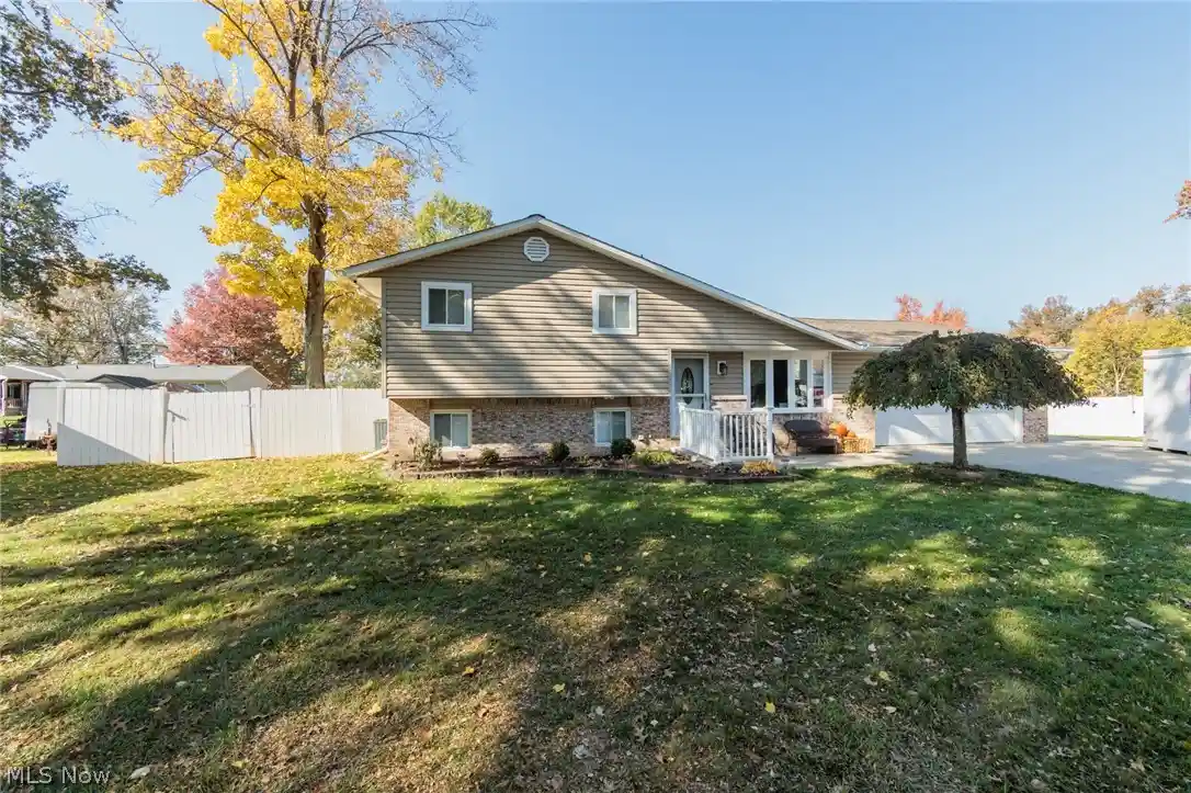 Single family home for sale at 1009 Shelby Ct, Grafton, OH 44044 | MLS# 5256773