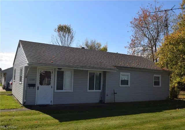 Photo 1 of Single family home for sale at 2233 Maxine Ave Ne, Canton, OH 44705 | MLS# 5257154 | Listing updated on 2026-10-30