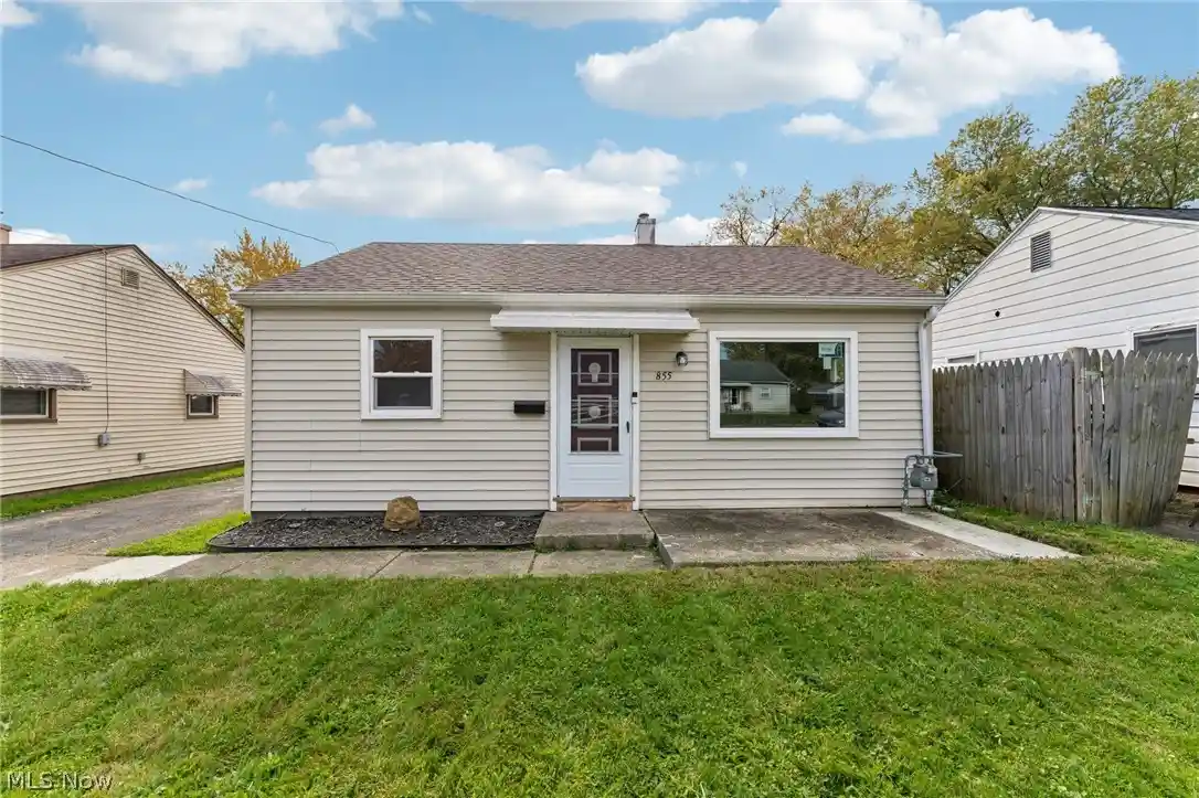 Single family home for sale at 855 E Florida Ave, Youngstown, OH 44502 | MLS# 5256860
