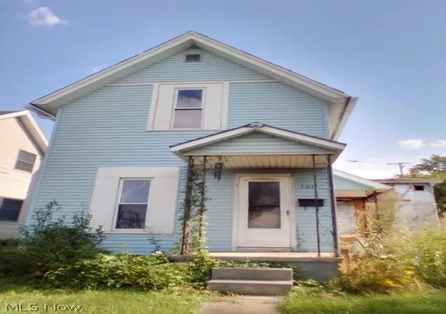 Photo 1 of Single family home for sale at 301 E Center St, Fostoria, OH 44830 | MLS# 5256159 | Listing updated on 2026-10-30