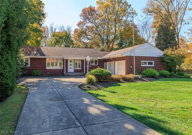 Photo 1 of Single family home for sale at 2812 E Wallings Rd, Broadview Heights, OH 44147 | MLS# 5257224 | Listing updated on 2026-10-30