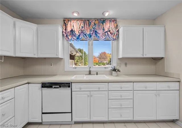 Photo 4 of Single family home for sale at 2812 E Wallings Rd, Broadview Heights, OH 44147 | MLS# 5257224 | Listing updated on 2026-10-30