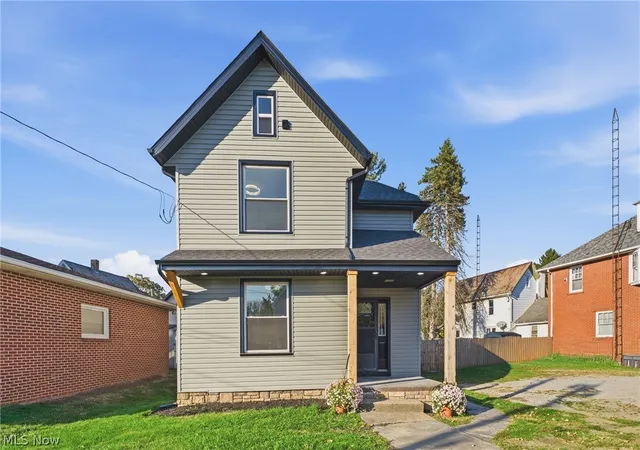 Single family home for sale at 814 Main Ave W, Massillon, OH 44647 | MLS# 5256793