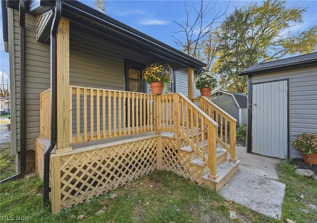 Photo 4 of Single family home for sale at 814 Main Ave W, Massillon, OH 44647 | MLS# 5256793 | Listing updated on 2026-10-30