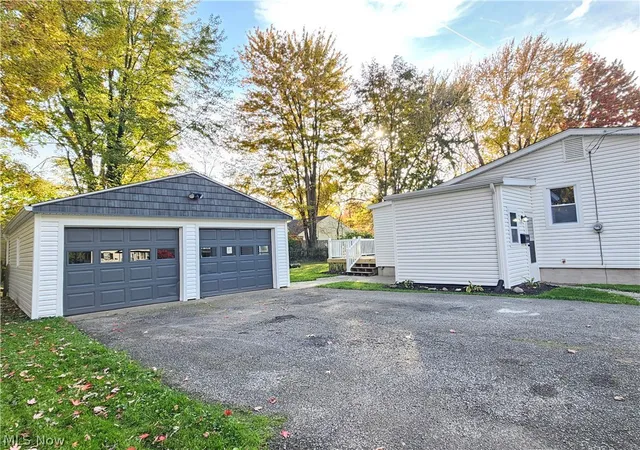 Photo 2 of Single family home for sale at 549 Case Ave, Elyria, OH 44035 | MLS# 5256300 | Listing updated on 2026-10-30