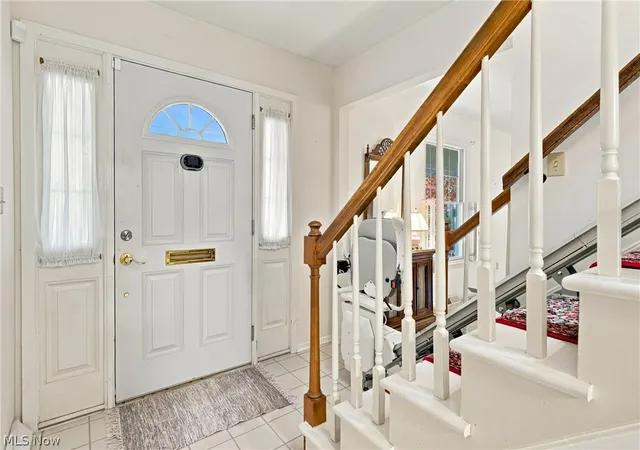 Photo 3 of Single family home for sale at 589 Lindford Dr, Bay Village, OH 44140 | MLS# 5256364 | Listing updated on 2026-10-30