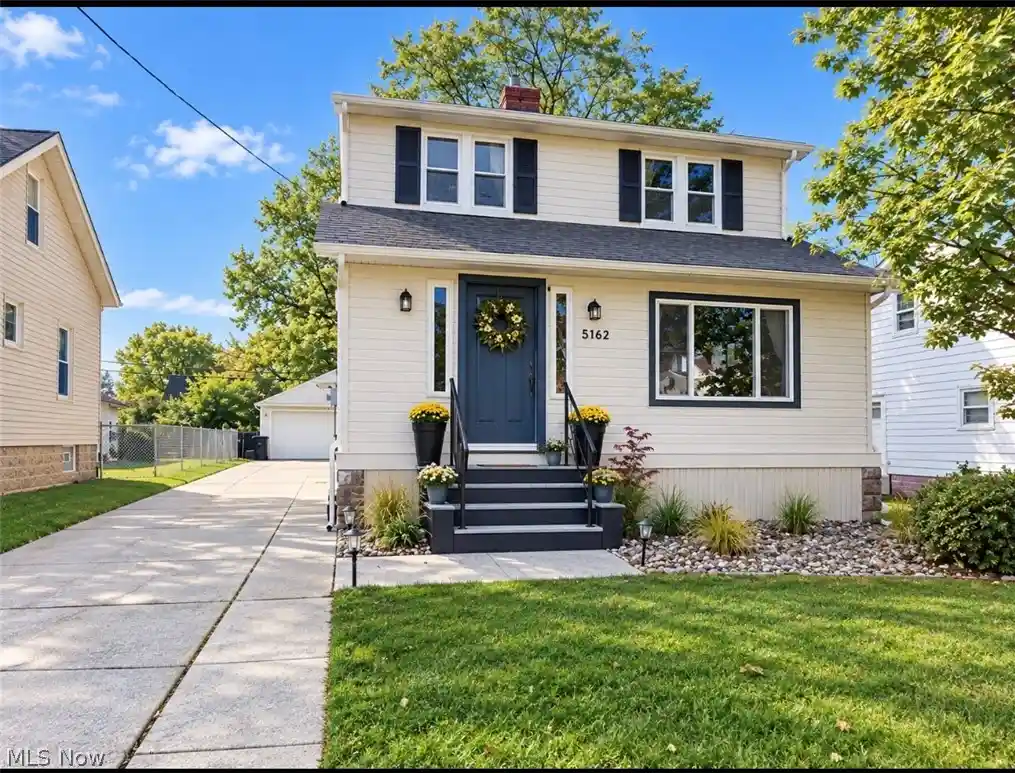 Single family home for sale at 5162 Oakmont Dr, Cleveland, OH 44124 | MLS# 5257120