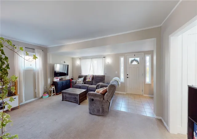 Photo 4 of Single family home for sale at 5162 Oakmont Dr, Cleveland, OH 44124 | MLS# 5257120 | Listing updated on 2026-10-30