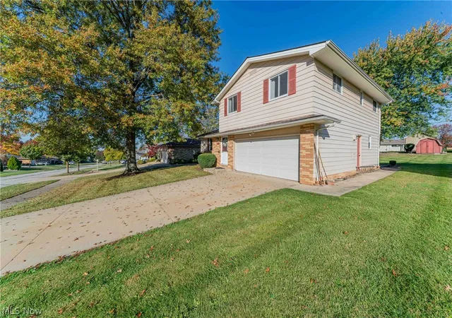 Photo 2 of Single family home for sale at 4134 Sarasota Dr, Cleveland, OH 44134 | MLS# 5257208 | Listing updated on 2026-10-30