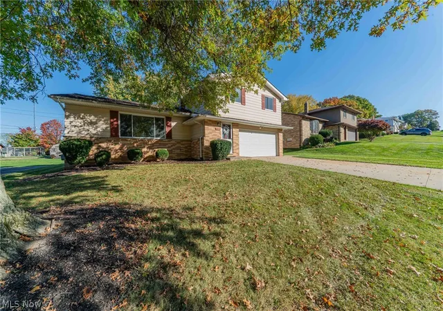 Photo 3 of Single family home for sale at 4134 Sarasota Dr, Cleveland, OH 44134 | MLS# 5257208 | Listing updated on 2026-10-30