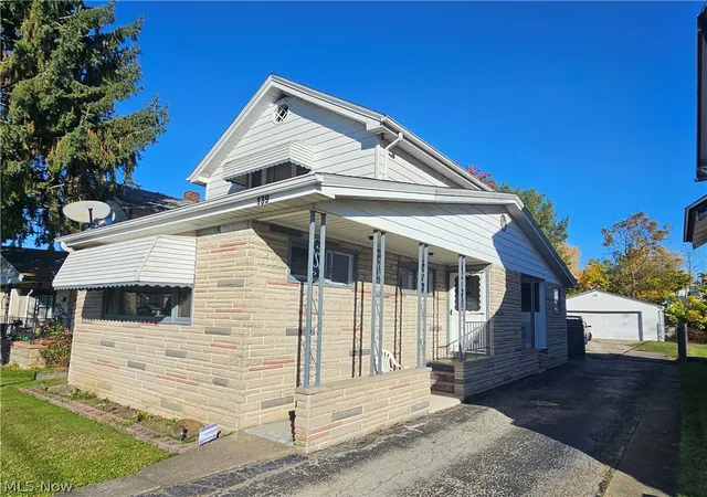 Photo 2 of Single family home for sale at 139 N Richview Ave, Youngstown, OH 44509 | MLS# 5256996 | Listing updated on 2026-10-30